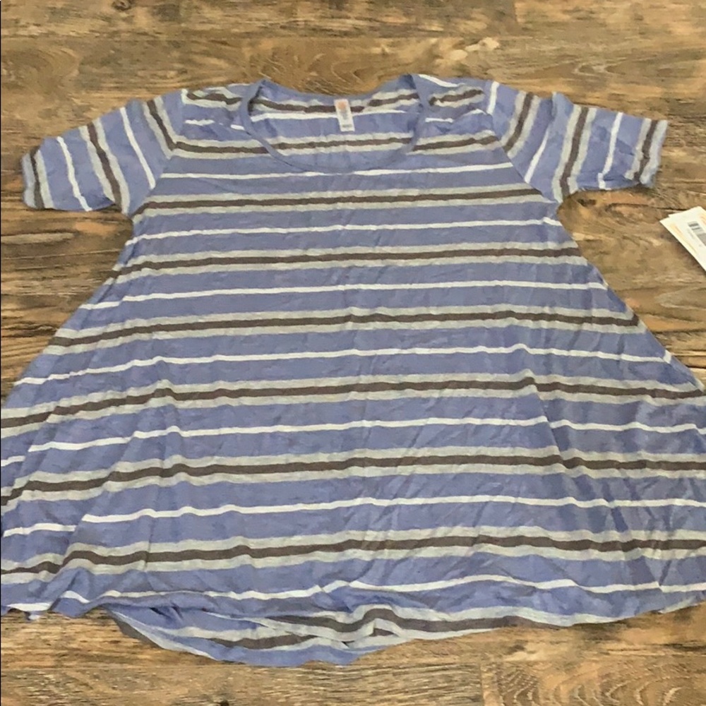 Small Lularoe perfect t